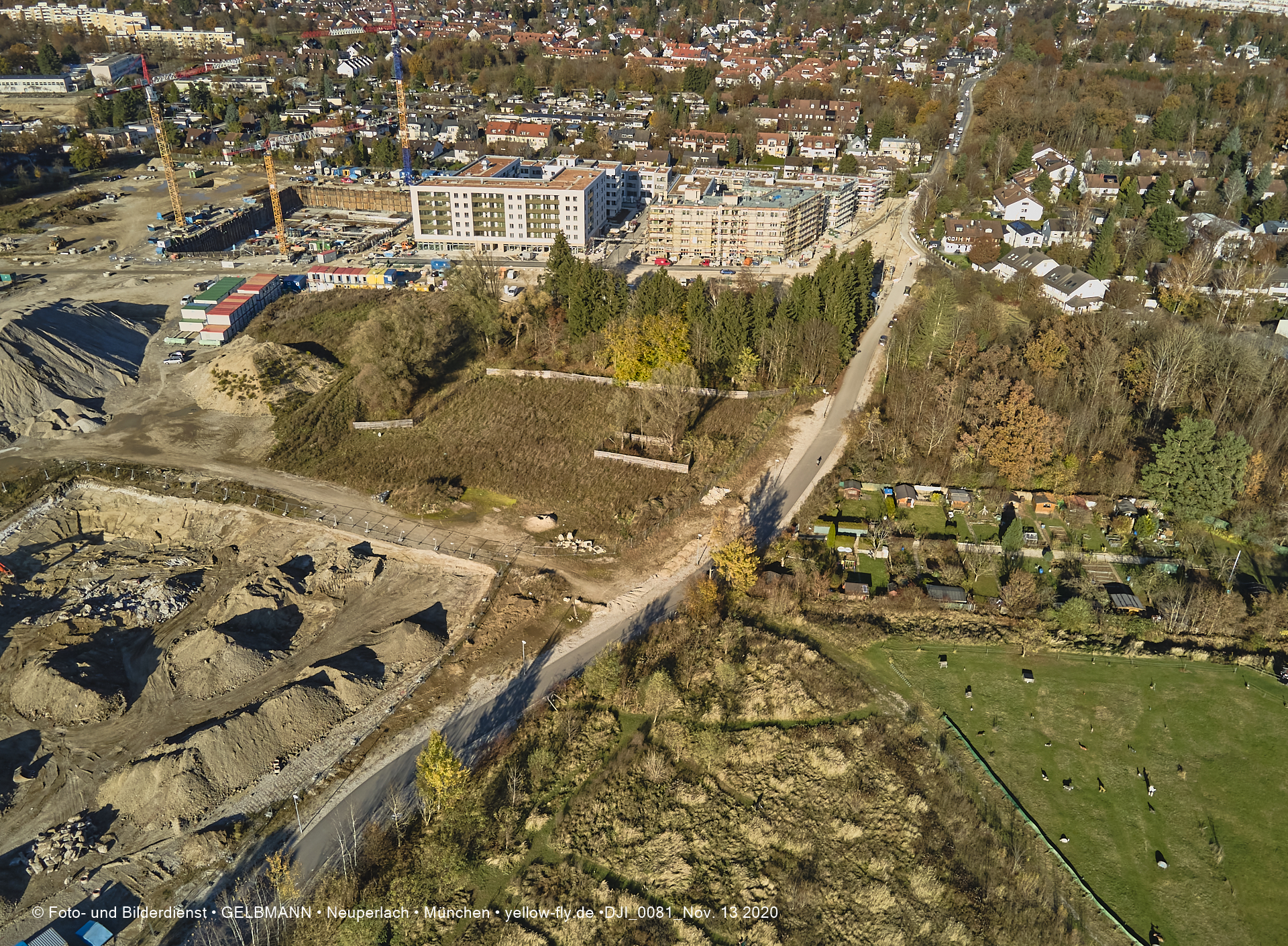 13.11.2020 - Piederstorfer Gelände und Alexisqaurtier am Karl-Marx-Ring in Neuperlach